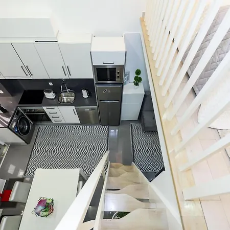 Dina House نازاريه